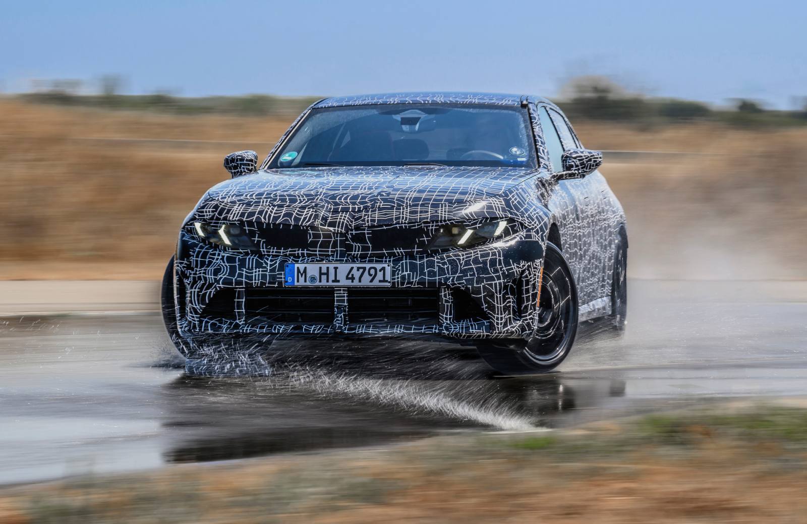 BMW M350 xDrive Neue Klasse camo